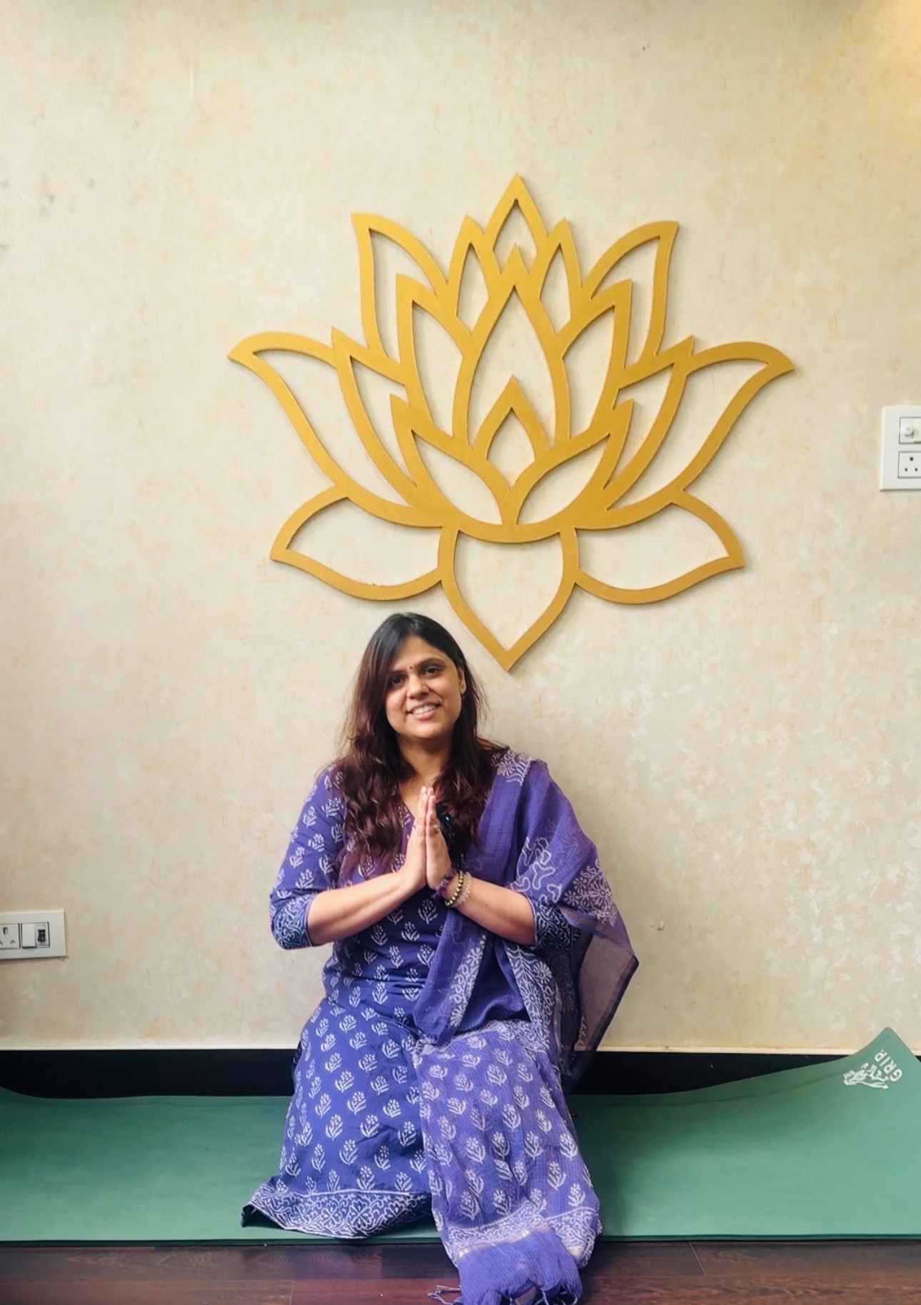 Apurvaa welcoming students at the Zelosity studio